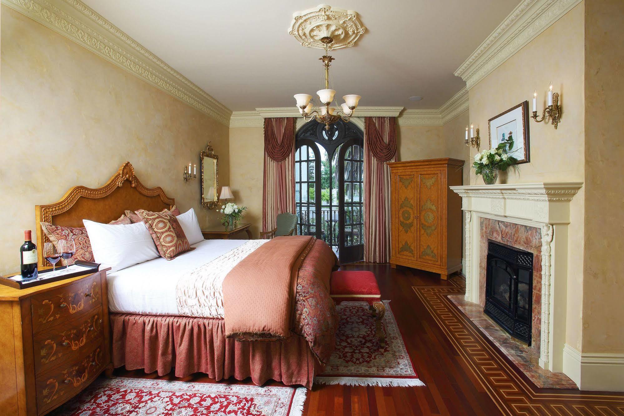 Ledson & Zina Lounge 4* Sonoma