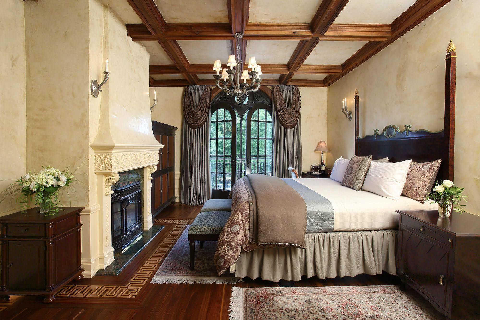 Ledson & Zina Lounge Hotel Sonoma
