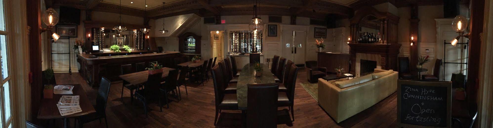Ledson & Zina Lounge Sonoma